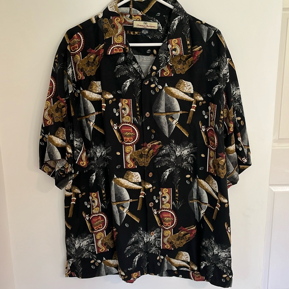 Vintage Tommy Bahama button down short sleeve shirt.